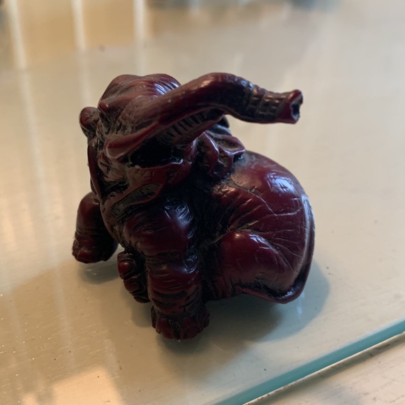 Vintage red resin Minnie, elephant figurines. Set of 3 - Picture 2 of 6